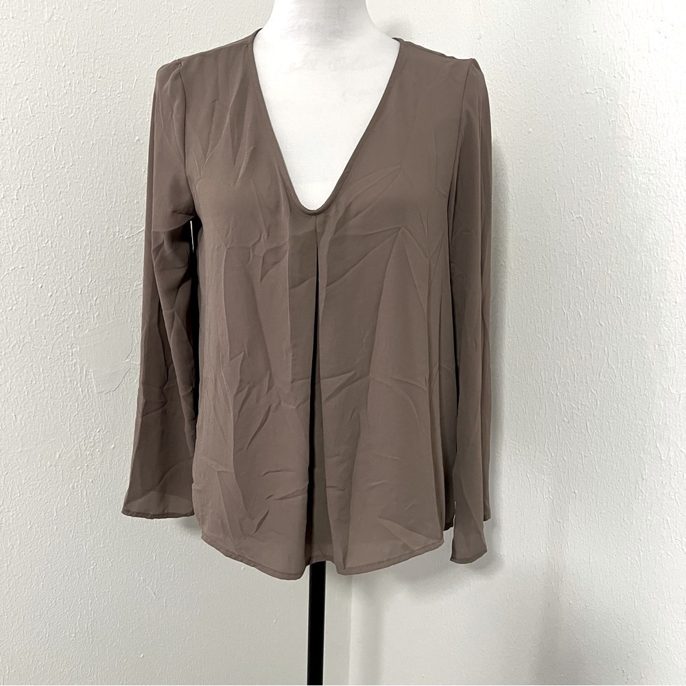 Forever 21 Women’ V-Neck Blouse Long-Sleeve Large Beige Lightweight EUC Business